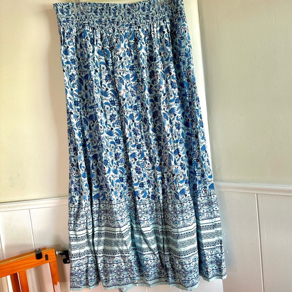 J. Jill Blue and White Floral Maxi Skirt Women’s Smocked Size Large